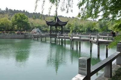 小伙伴們,準備好了嘛?泳裝、人體彩繪、舒適溫泉&hellip;965給你這樣一個周末!Let'sgo!